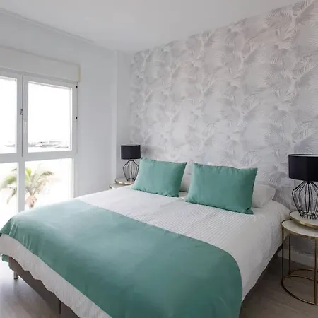 Frente A La Playa De Canteras S3 *