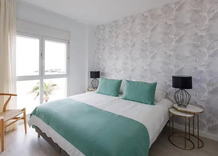 Frente A La Playa De Canteras S3 *